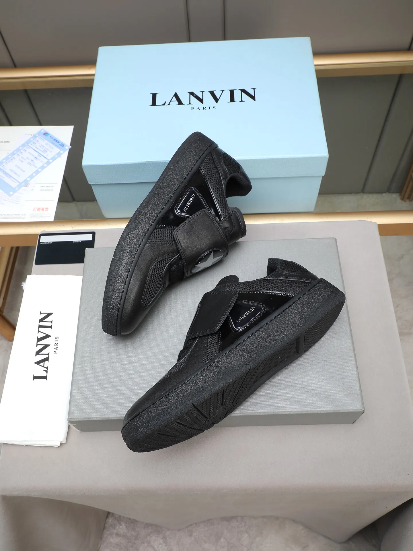 Men's shoes 💰600 [LANVIN] The latest fashionable item! High quality CLAY series‼ ️ The latest trendy products of the season 🌈Many bloggers have planted grass and purchased the original open-mold customization. The upper and outsole are sewn with mark threads without edge sealing. Multiple material splicing combination design. Very versatile for fashionable and casual wear. Comfortable on the feet. Self-recommended. Upper cowhide + cow suede + breathable mesh lining. Foot-padding cowhide. Exclusive original open-mold clear logo rubber outsole ⚠️38-44 (customized for 45)
